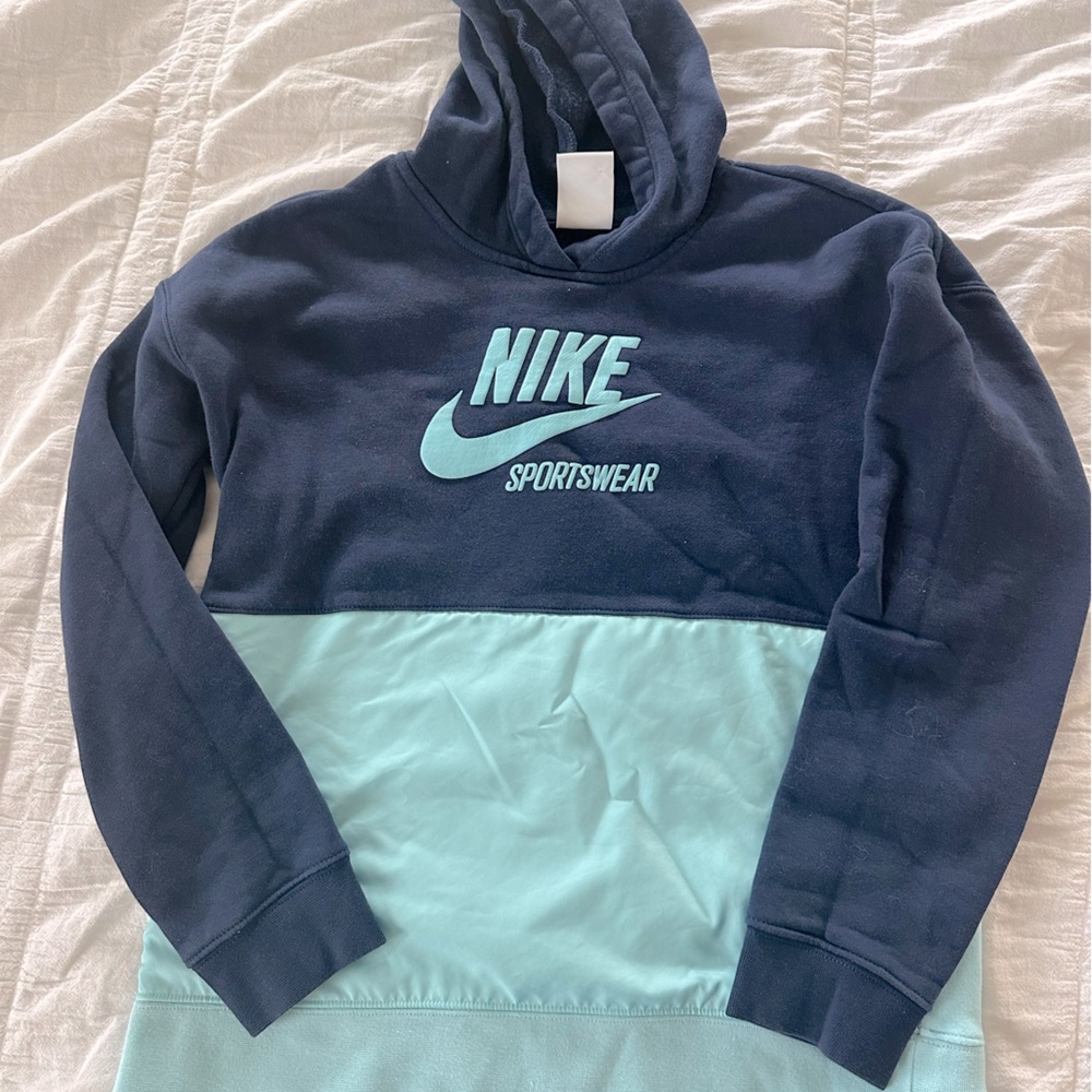 Nike kids sweatshirt. Two tone.